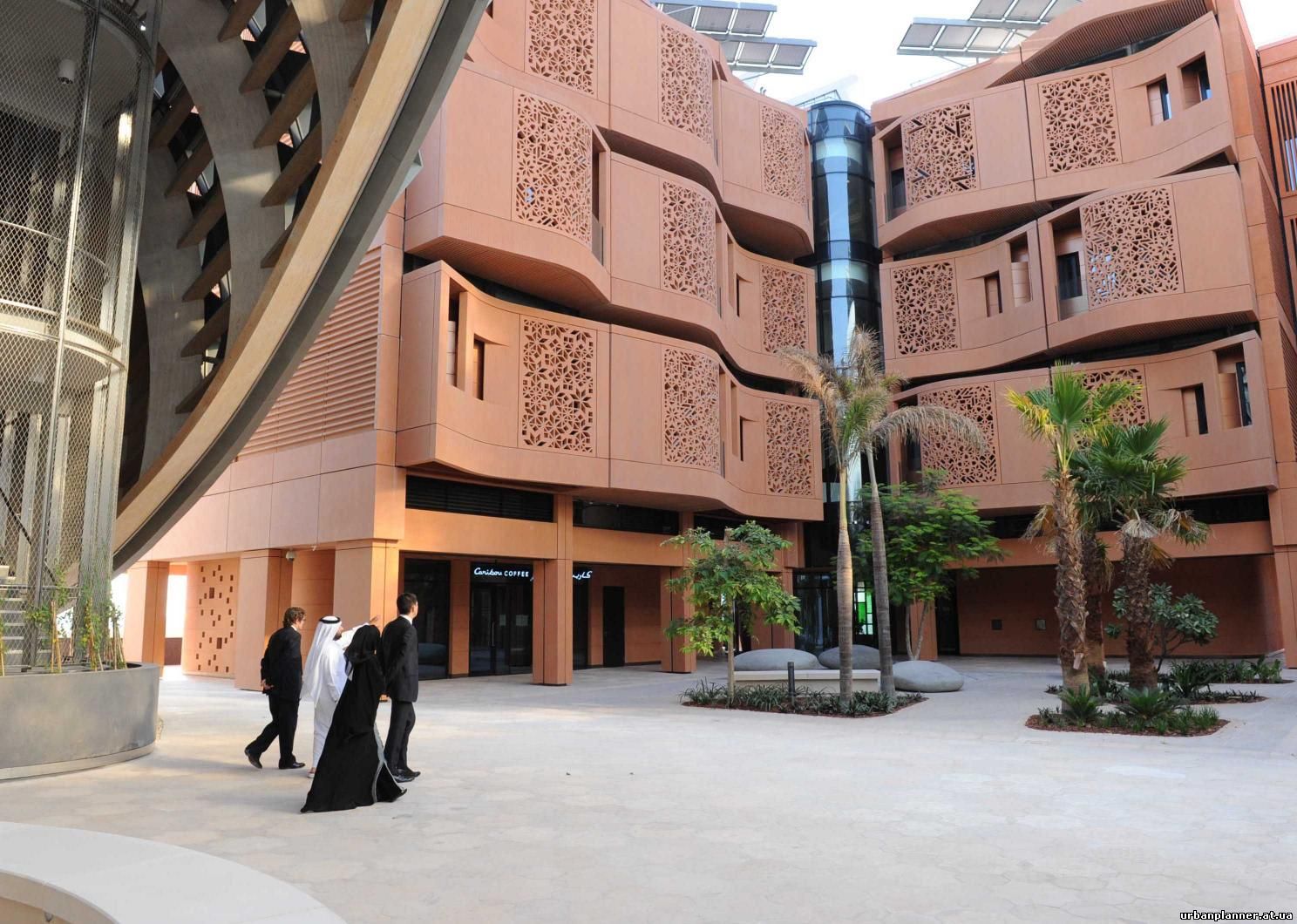 معهد مصدر يستقبل وفد طلابيأ من جامعة السوربون ابوظبي